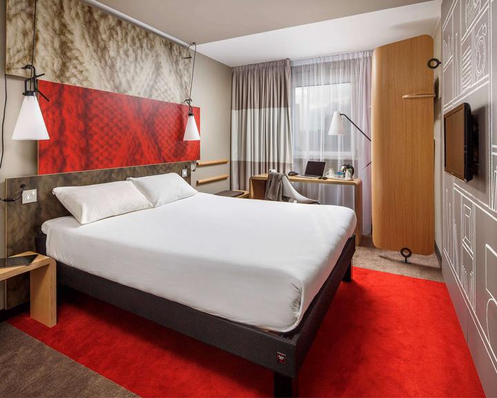 ibis Amsterdam Centre £132. Amsterdam Hotel Deals & Reviews - KAYAK